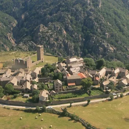 De La Garde Hébergement de vacances *