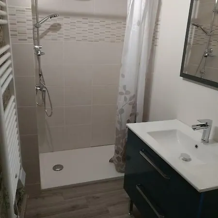 De La Garde Hébergement de vacances Prevencheres